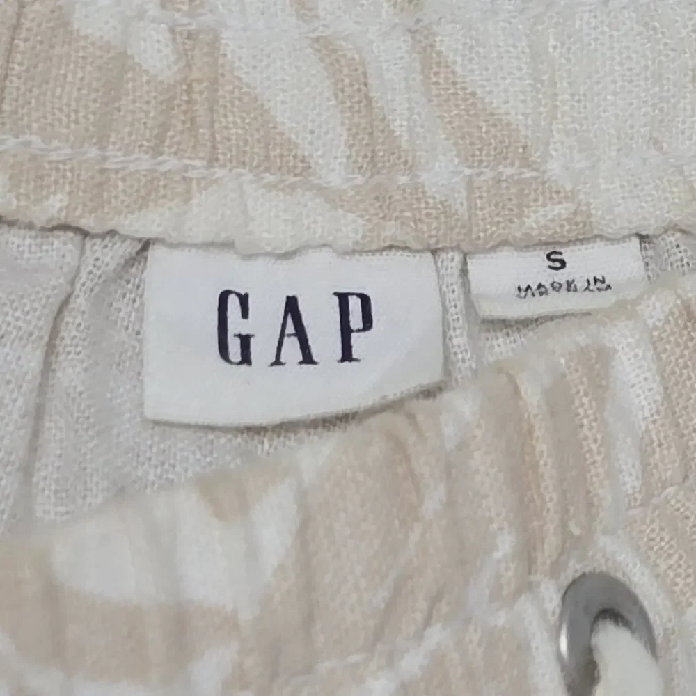 GAP Women's Shorts Size Small Side Pockets Multi-color